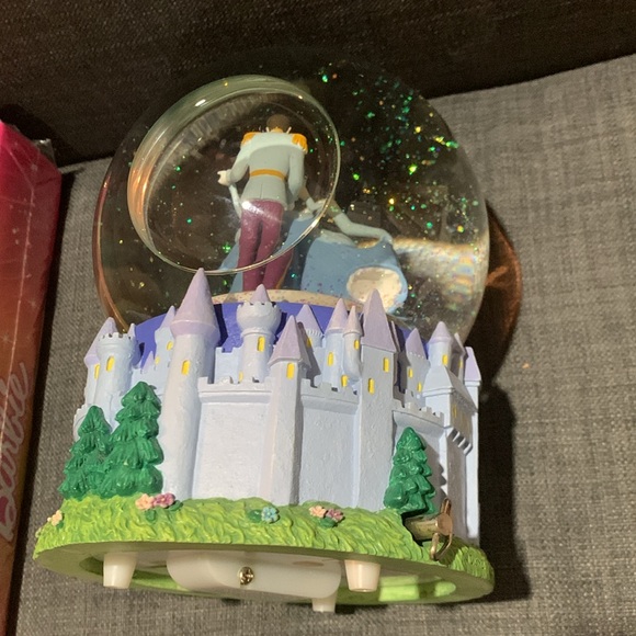 Disney Cinderella and Prince Charming Snow Globe - Picture 6 of 9